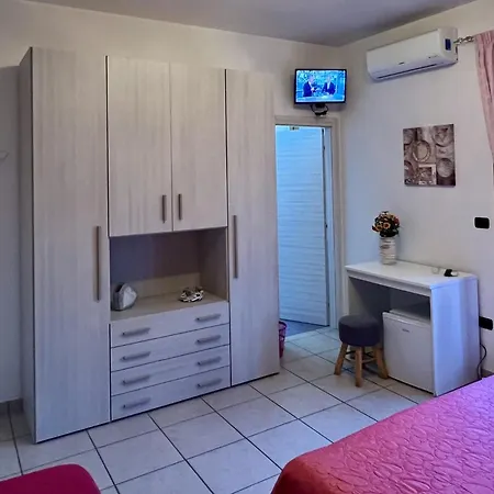 فندق مبيت وإفطار Il Girasole غالّيبولي